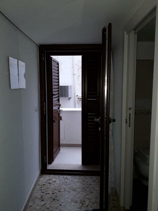 Отель La Casa Di Nicole Полиньяно-а-Маре Экстерьер фото