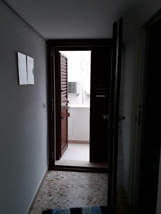 Отель La Casa Di Nicole Полиньяно-а-Маре Экстерьер фото