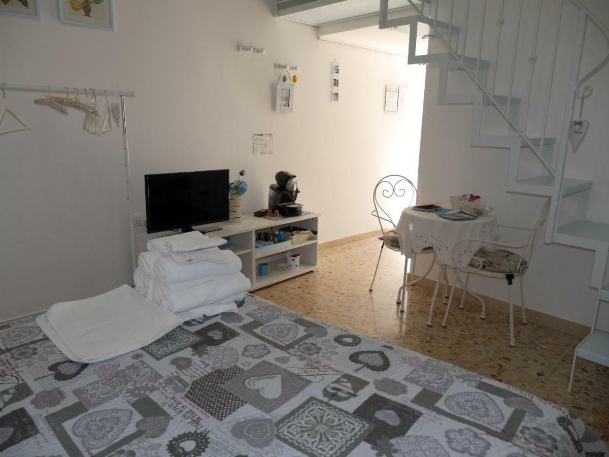 Отель La Casa Di Nicole Полиньяно-а-Маре Экстерьер фото